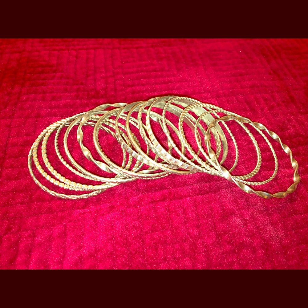 Bangle bracelet